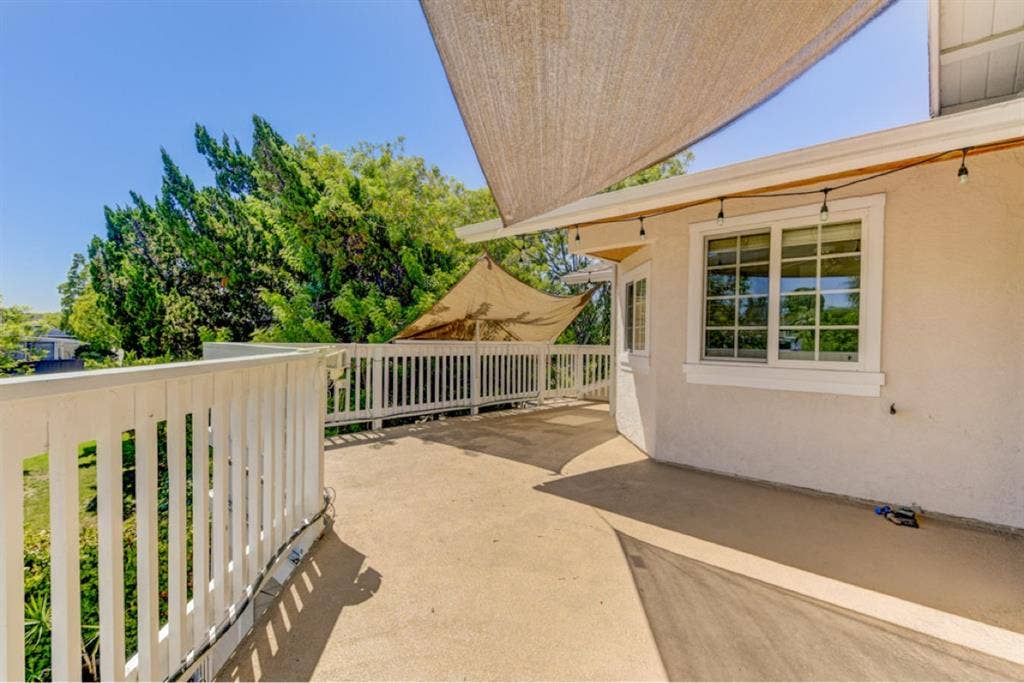 Roommate wanted for  bath!