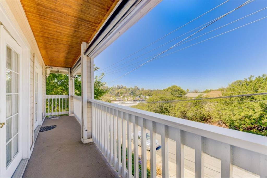 Roommate wanted for  bath!