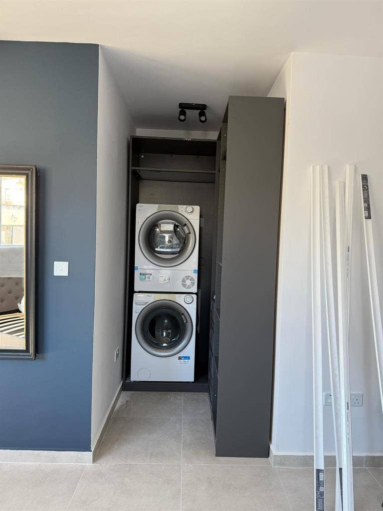 Msida l 1 Bedroom and Sofa Bed