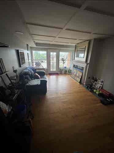 bathroom, 2 balconies