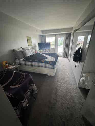 bathroom, 2 balconies