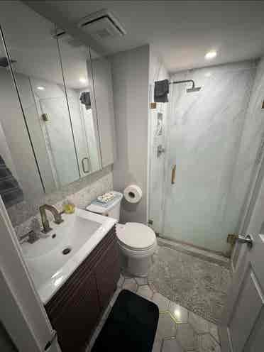 bathroom, 2 balconies