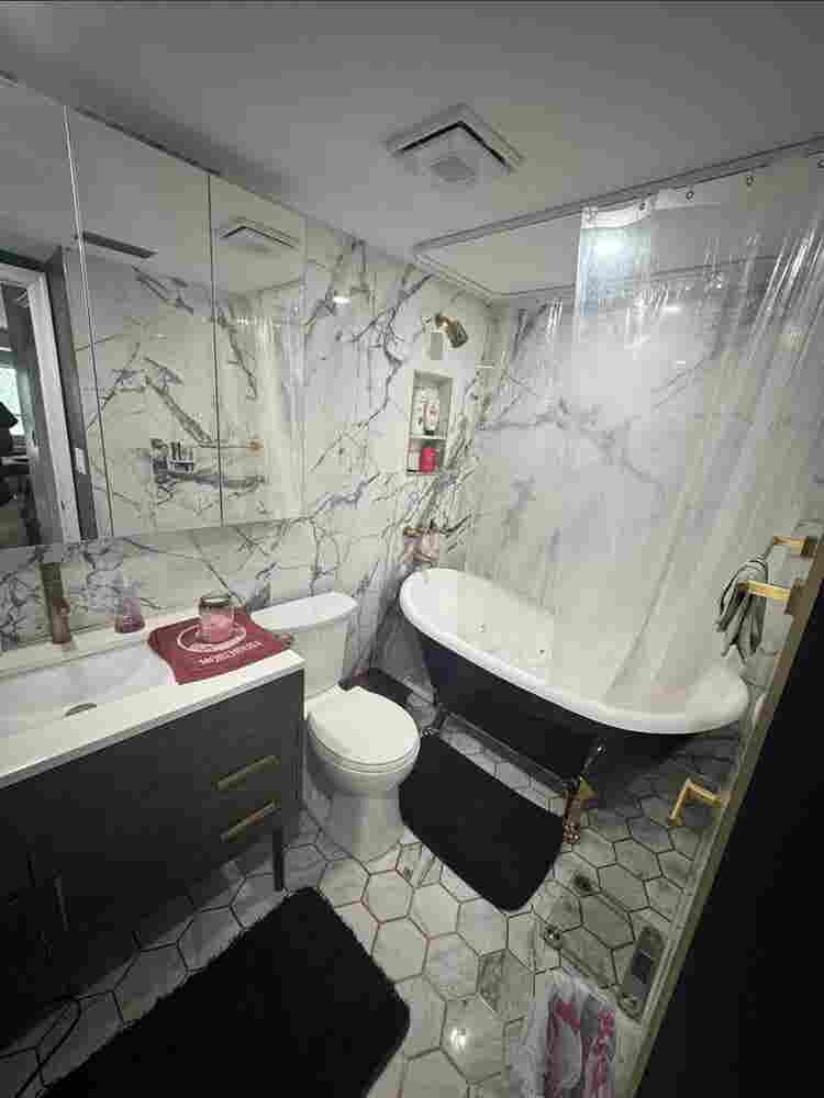 bathroom, 2 balconies