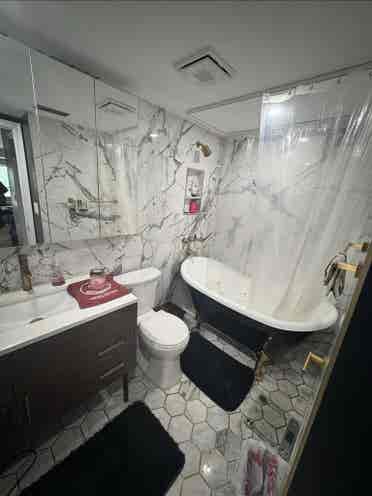 bathroom, 2 balconies