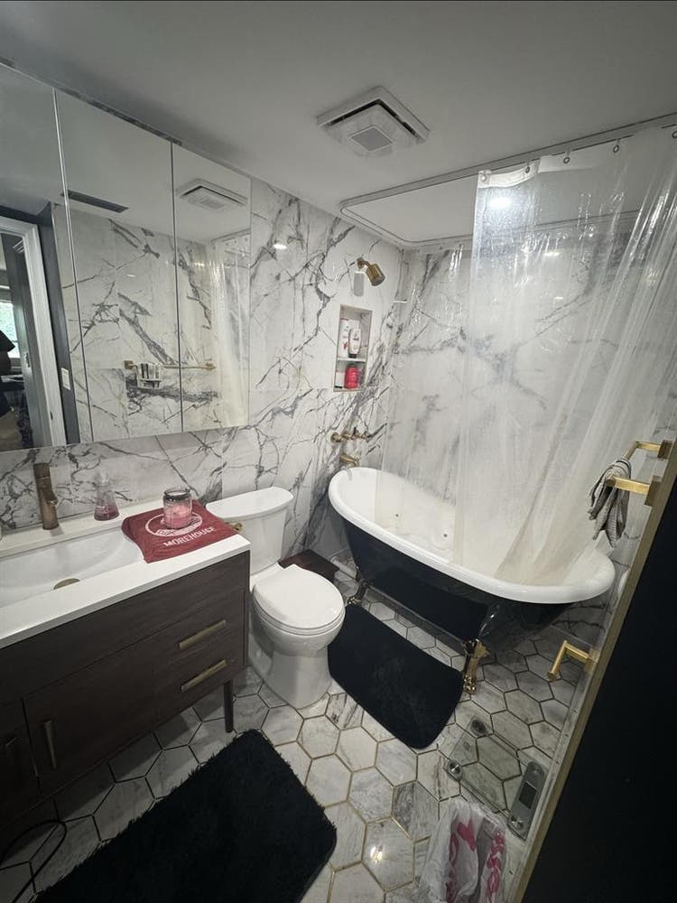 bathroom, 2 balconies