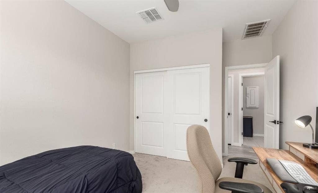 Spacious Twin In Gilbert Townhouse