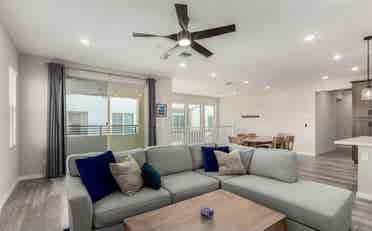 Spacious Twin In Gilbert Townhouse