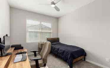 Spacious Twin In Gilbert Townhouse