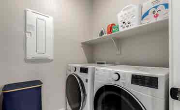 Spacious Twin In Gilbert Townhouse