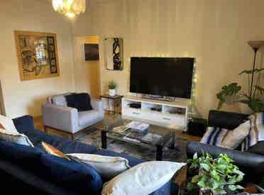Room in Hollywood Available Aug. 1