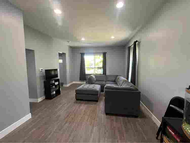 Looking for roommates for my 2 room