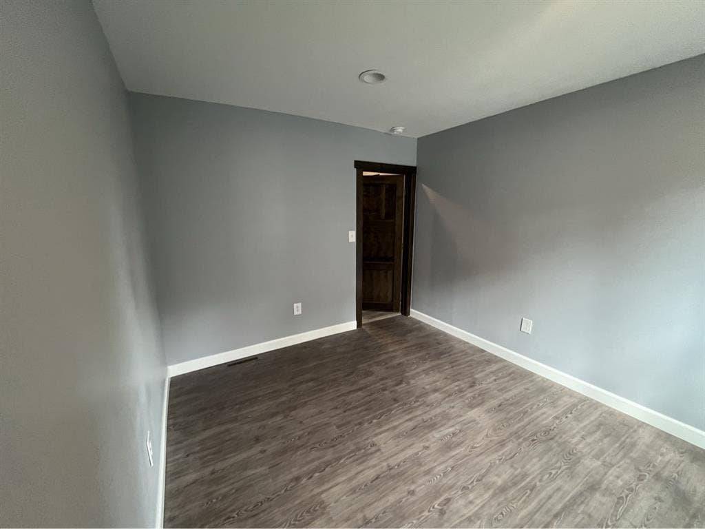 Looking for roommates for my 2 room