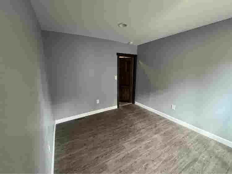 Looking for roommates for my 2 room