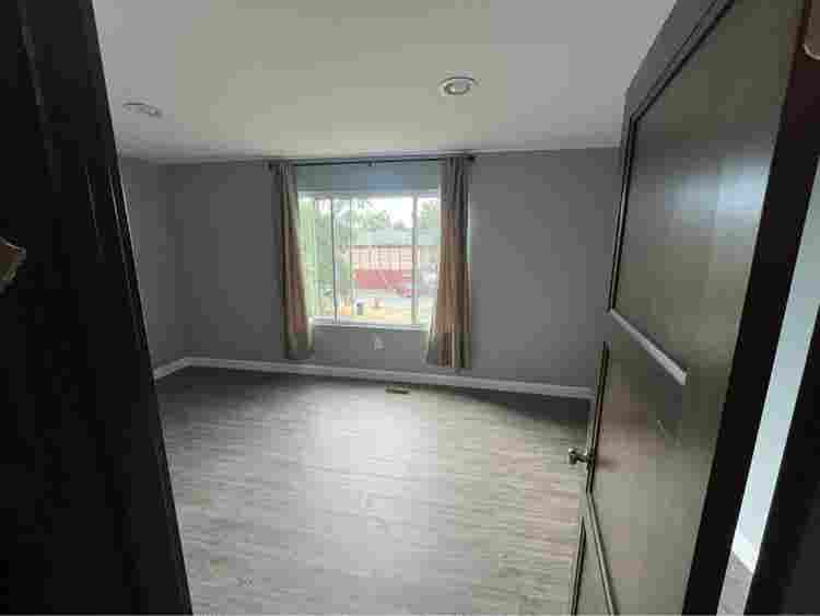 Looking for roommates for my 2 room