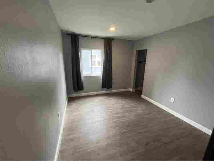 Looking for roommates for my 2 room