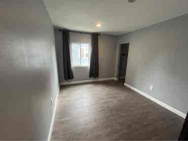 Looking for roommates for my 2 room