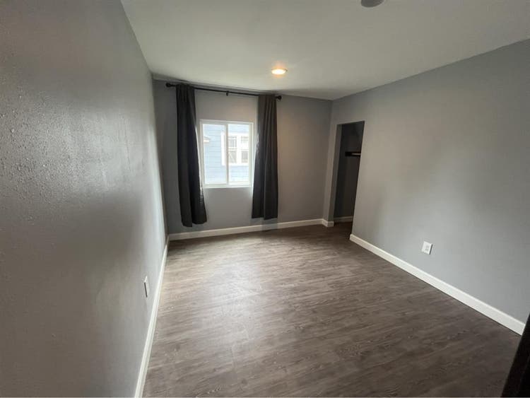Looking for roommates for my 2 room