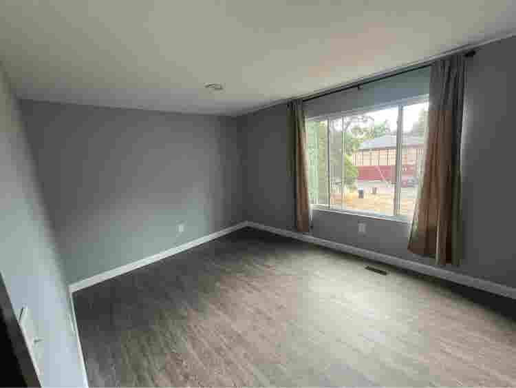 Looking for roommates for my 2 room
