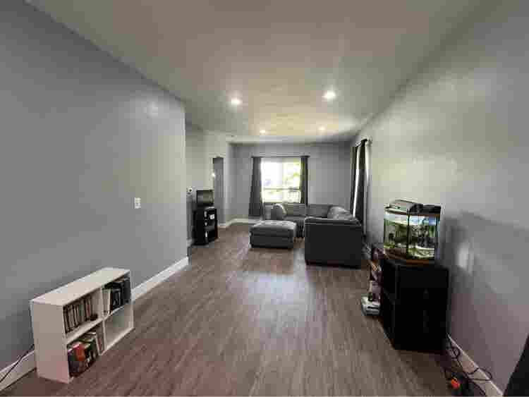 Looking for roommates for my 2 room
