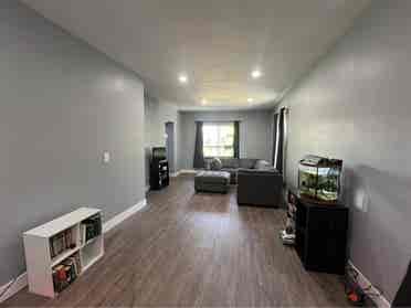Looking for roommates for my 2 room