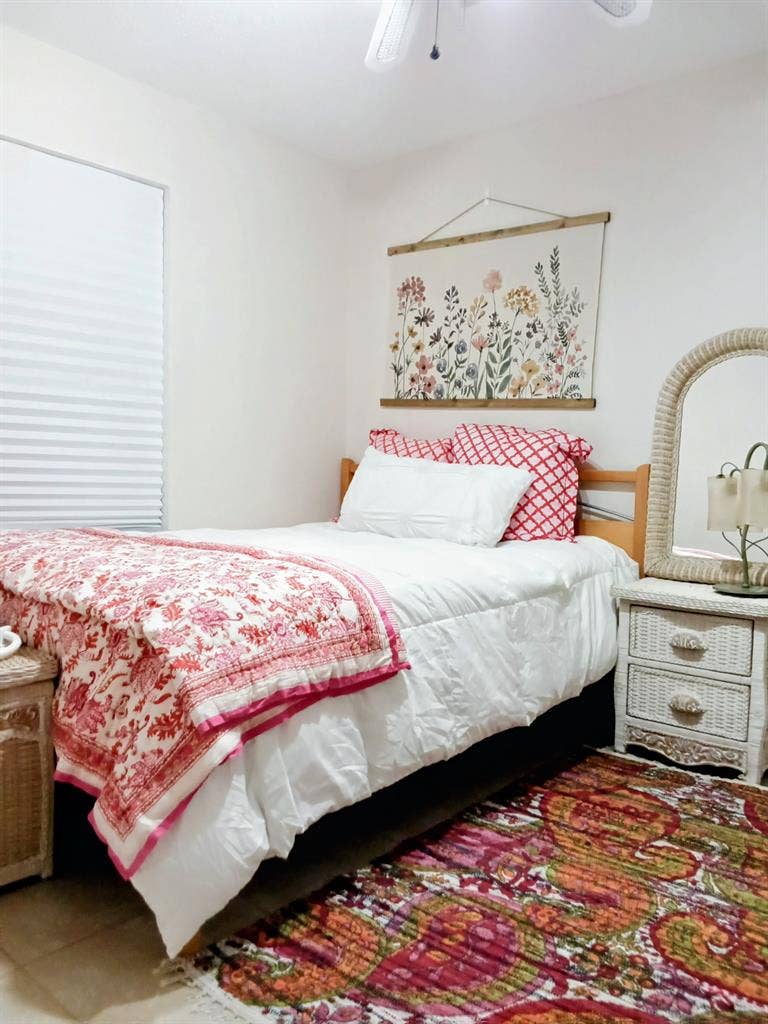 Furnished room for traveling pro