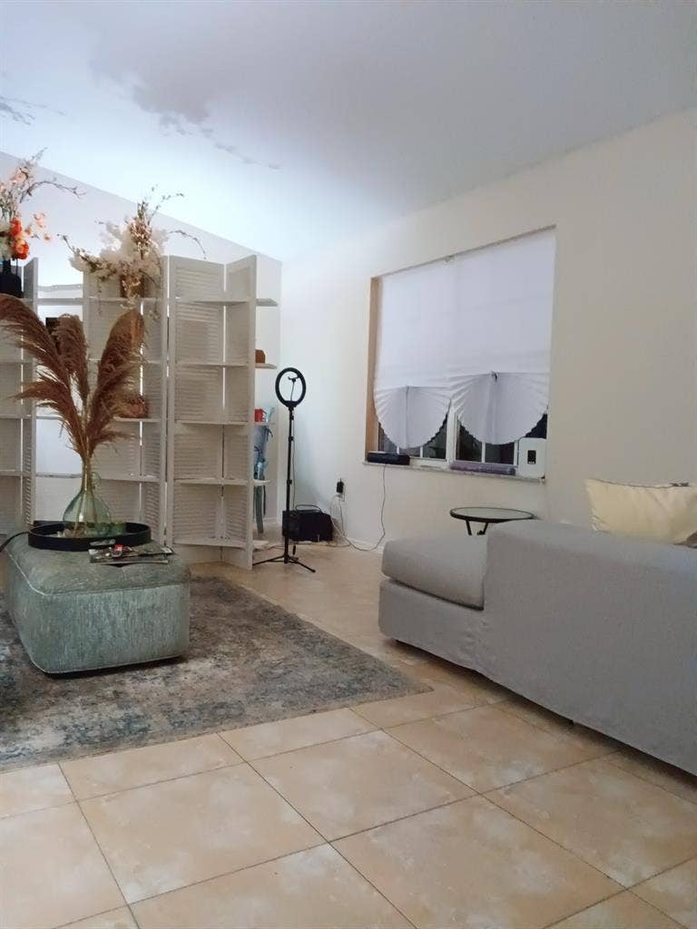Furnished room for traveling pro