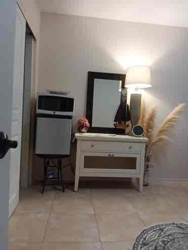 Furnished room for traveling pro