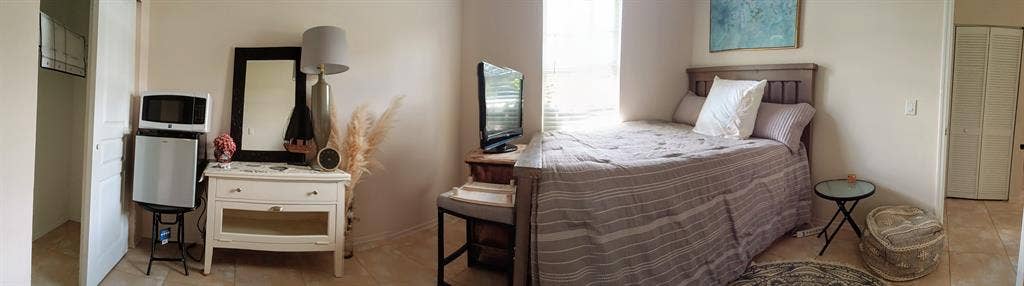 Furnished room for traveling pro