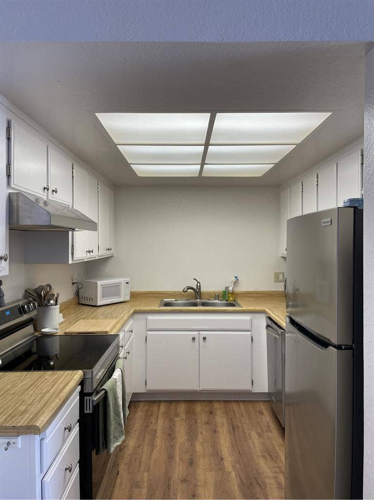 Spacious Room + Garage Parking
