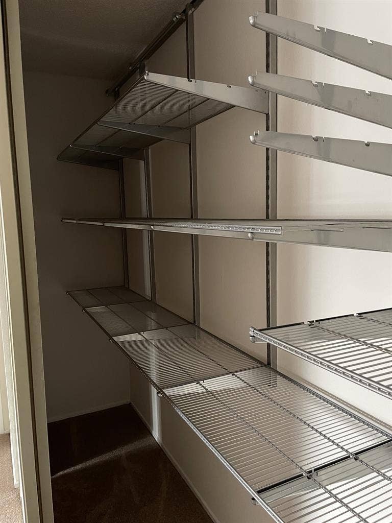 Spacious Room + Garage Parking