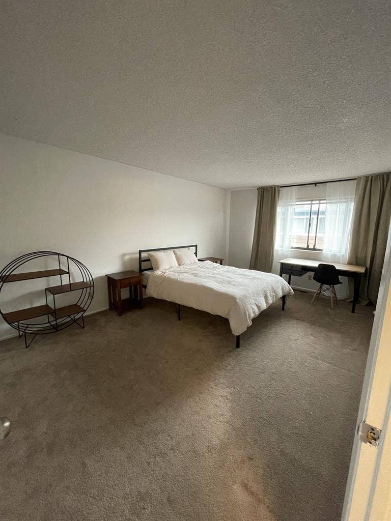 Spacious Room + Garage Parking