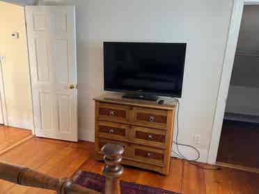 1 roommate needed