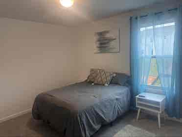 Seeking a clean roommate