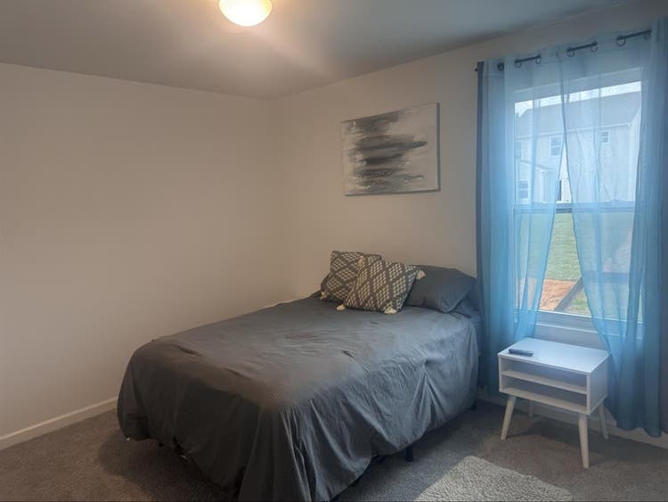 Seeking a clean roommate