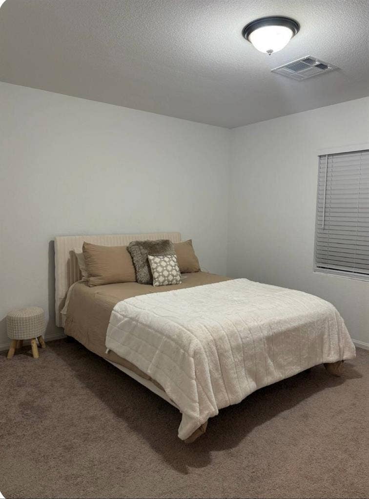Private room/loft with bathroom