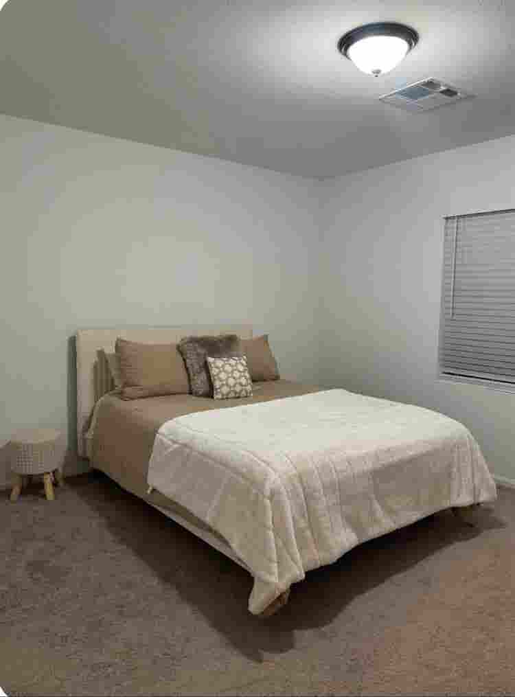 Private room/loft with bathroom