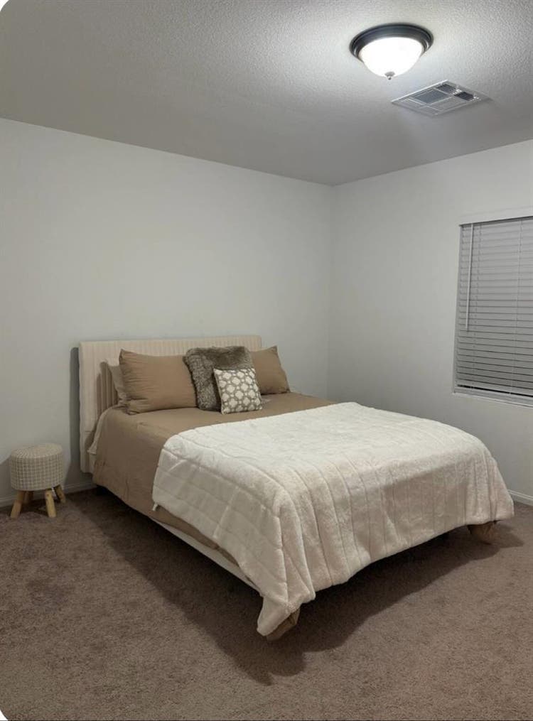 Private room/loft with bathroom