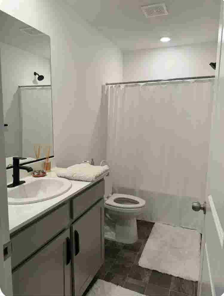 Private room/loft with bathroom