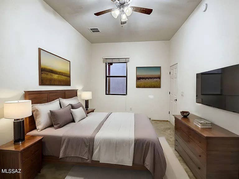 Spacious Private Bedroom/Bathroom