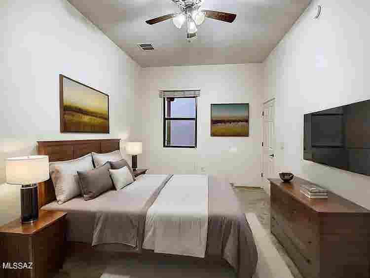 Spacious Private Bedroom/Bathroom