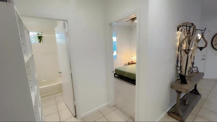 Nice furnished room in Scottsdale