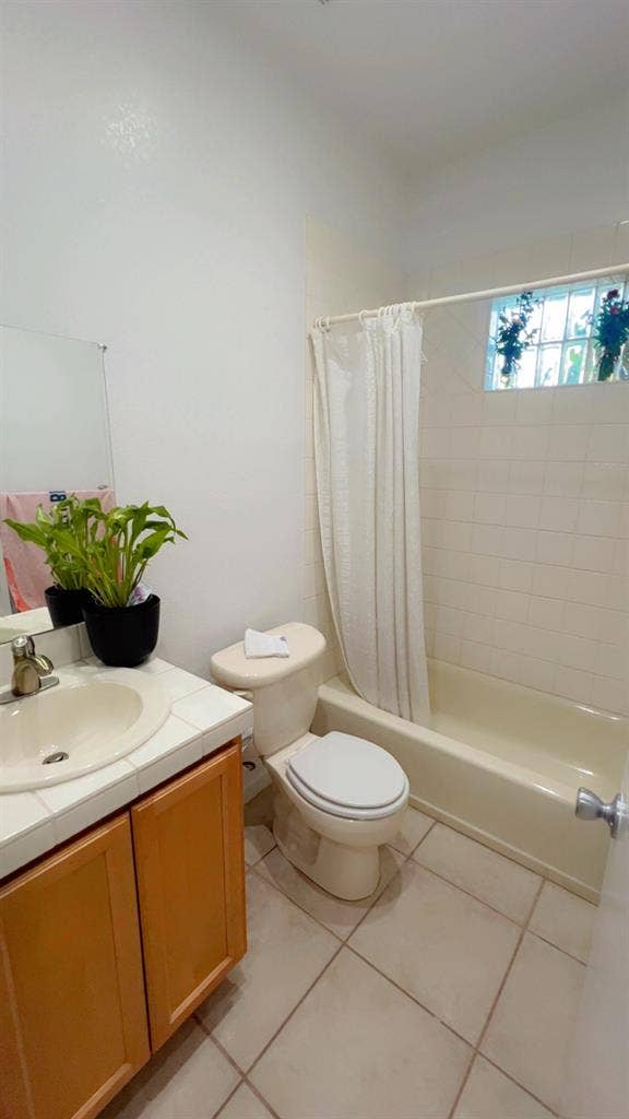 Nice furnished room in Scottsdale