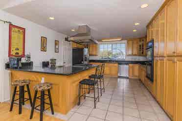 Brockbank Pl private bed share bath