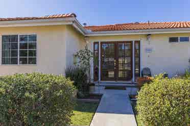 Brockbank Pl private bed share bath