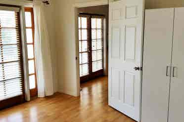 Brockbank Pl private bed share bath