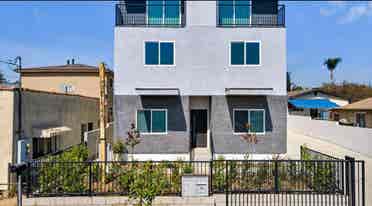 Private and new room for rent