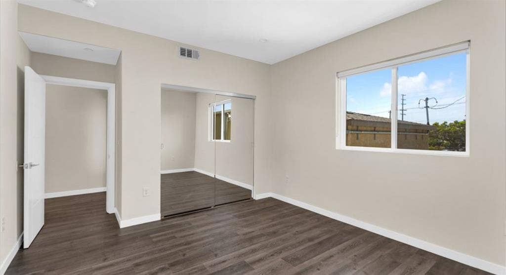 Private and new room for rent