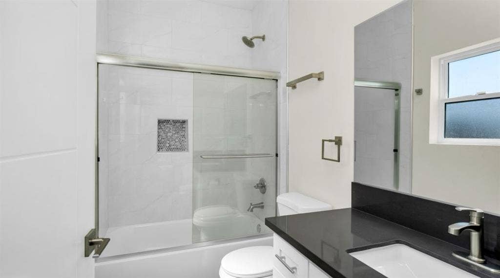 Private and new room for rent