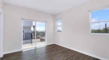 Private and new room for rent