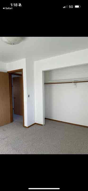 LOOKING FOR ROOMATE!